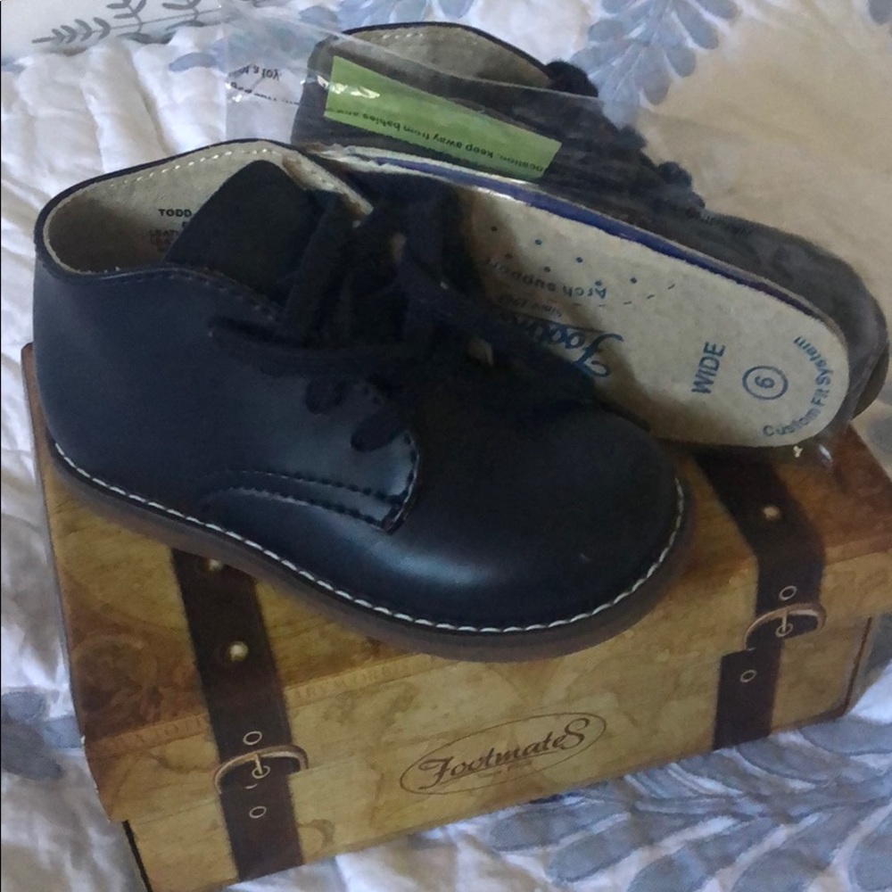 Footmade Leather toddler shoes.